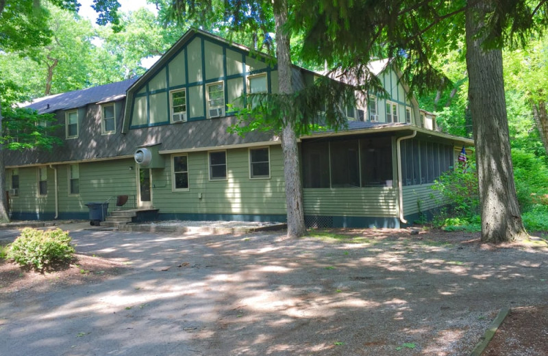 Exterior view of Grand Beach Inn.