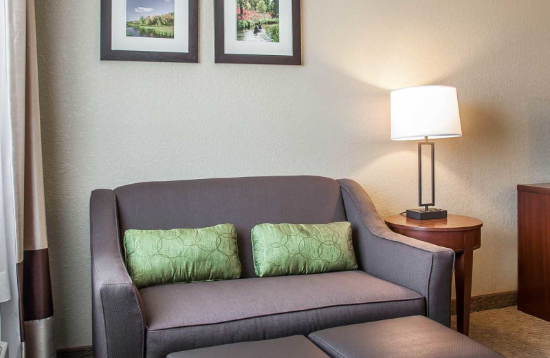 Guest room at Comfort Inn Fergus Falls.