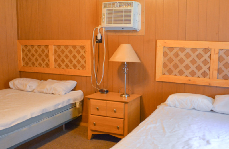 Cabin bedroom at Mark Twain Landing.