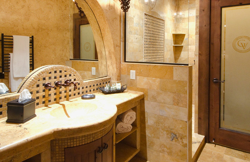Guest bathroom at Gervasi Vineyard.