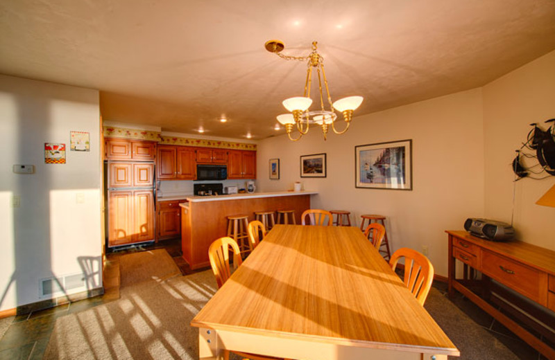 Guest kitchen and dininga area at Glidden Lodge Beach Resort.