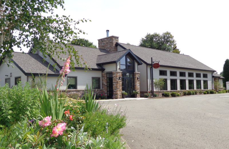 Exterior view of Fairway Suites At Peek'n Peak Resort.