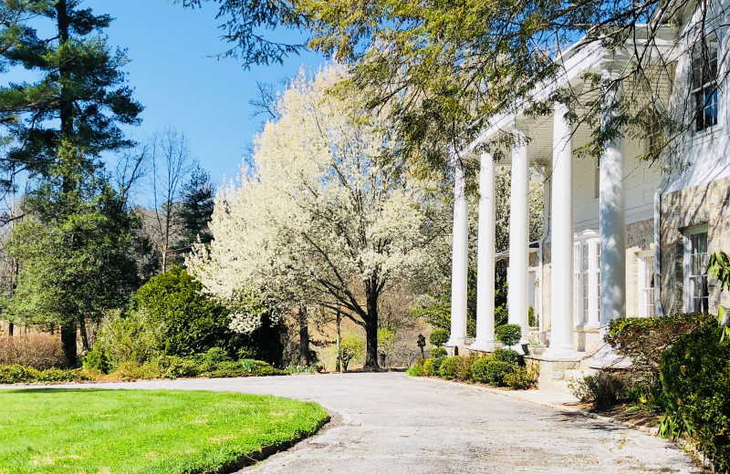Exterior view of Pinebrook Manor.