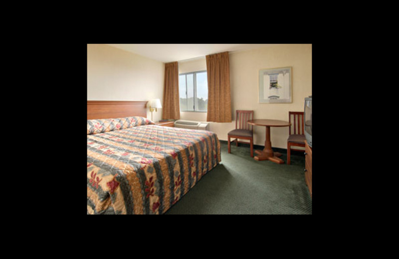 Guest room at Ramada Plaza LAX El Segundo.