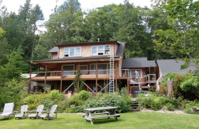 Picnic area at Lochaerie Resort.