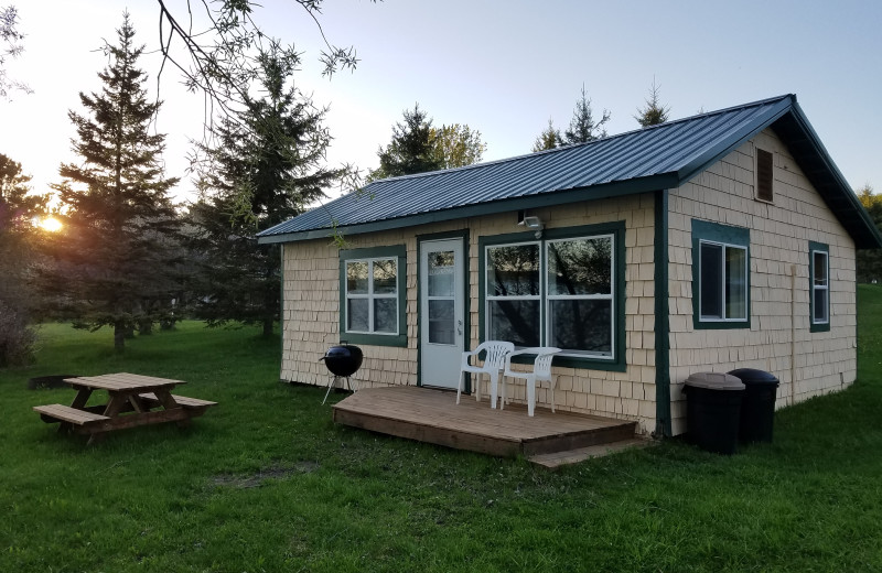 Cabin exterior at Eagle Ridge Resort.