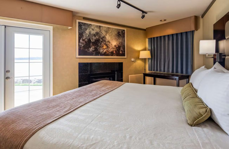 Guest room at Best Western Plus Silverdale Beach Hotel.