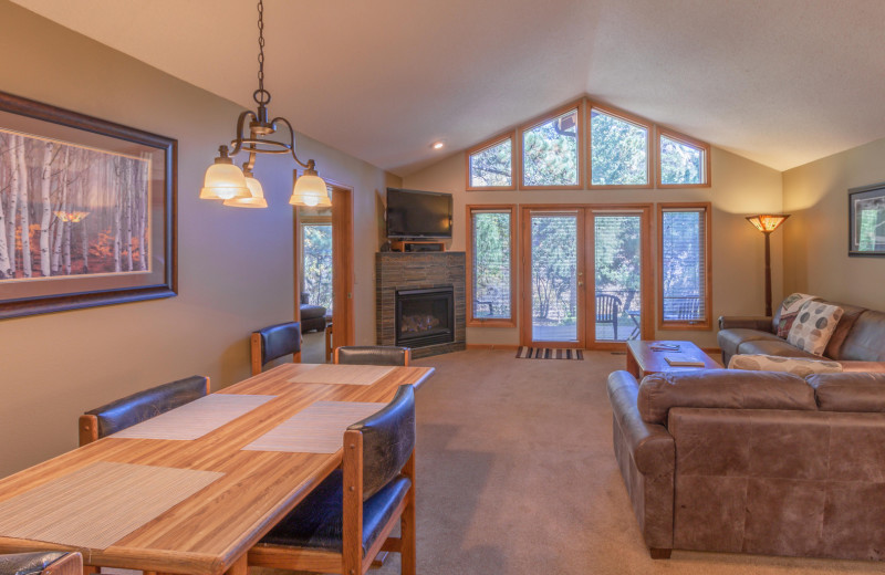 Guest living room at Riverwood On Fall River.