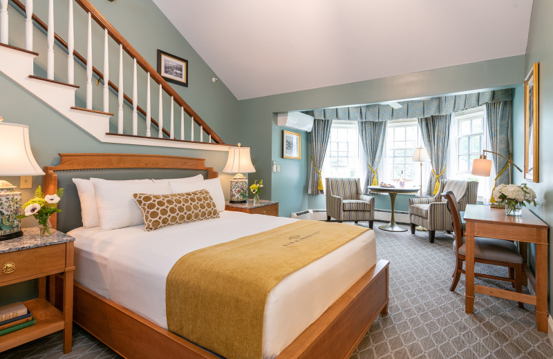 Guest room at Bar Harbor Inn 