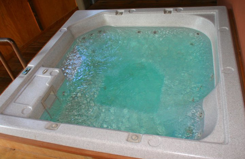 Hot tub at Redstone Inn.