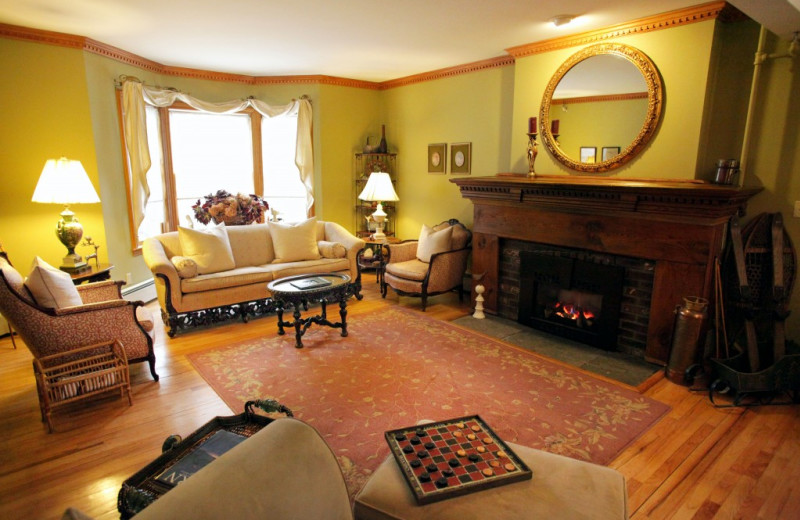 Parlor living room at Albergo Allegria.