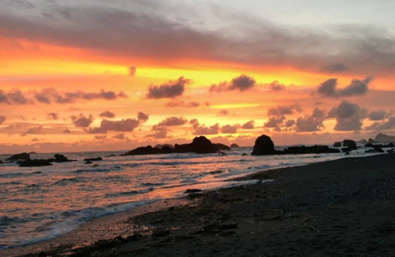 Beach sunset at Redwood Oceanfront Resort LLC.