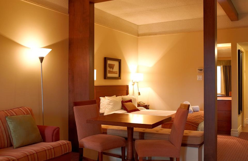 Guest room at Estrimont Suites & Spa.