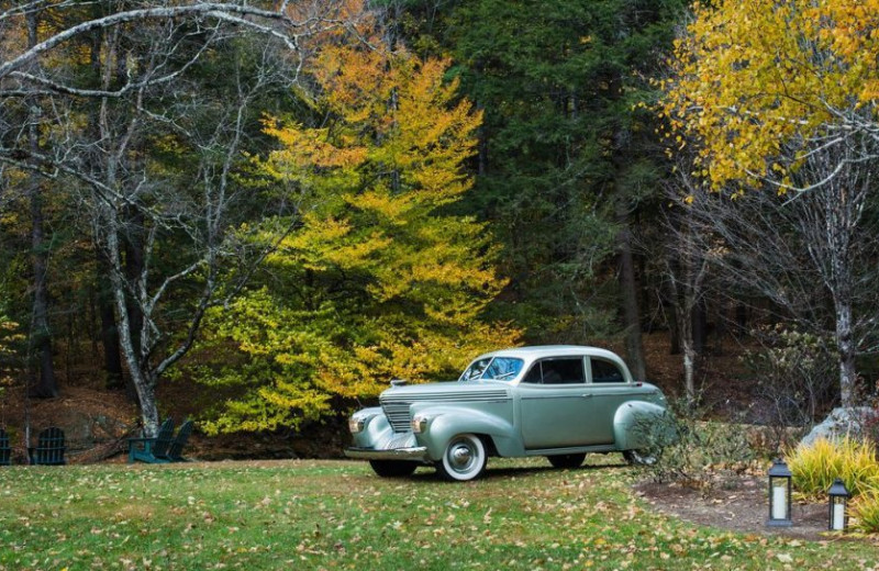 Old cars at Four Columns Inn.