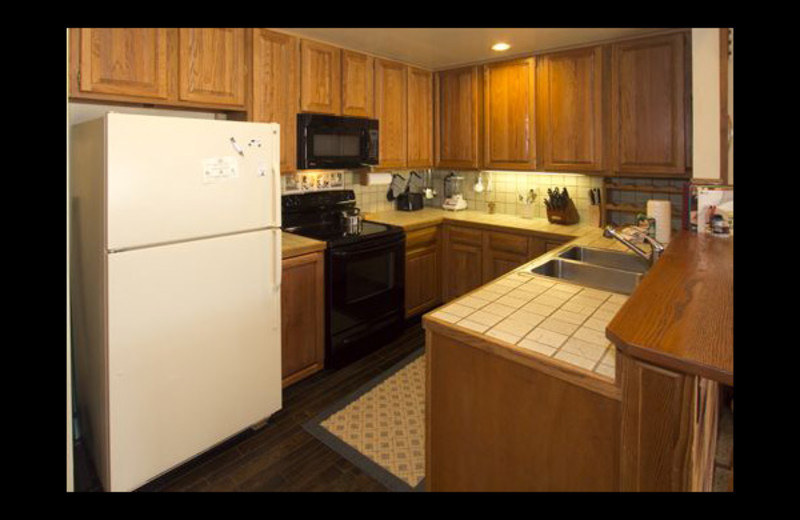 Vacation rental kitchen at JetLiving.