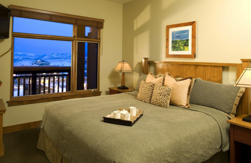 Guest bedroom at Sundial Lodge.