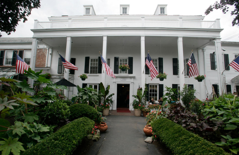 Exterior view of Beekman Arms and Delamater House.