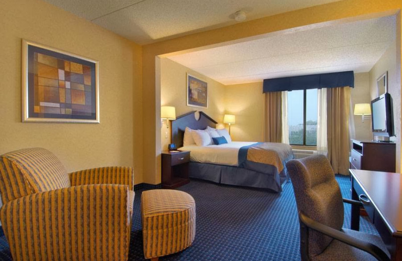 Guest room at Wingate by Wyndham Erie.