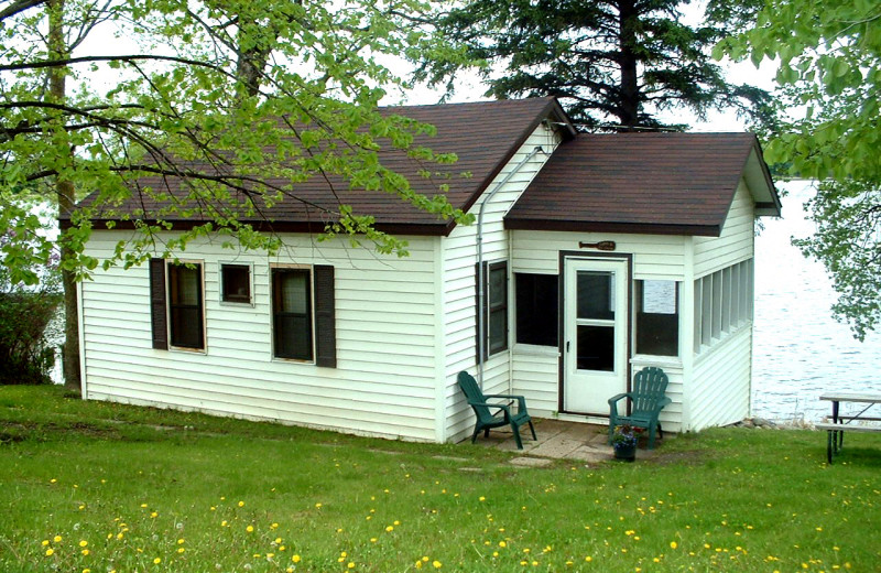 Cabin exterior at Sunset Bay Resort.