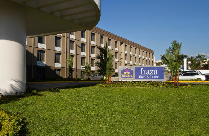 Exterior view of Hotel Irazu.
