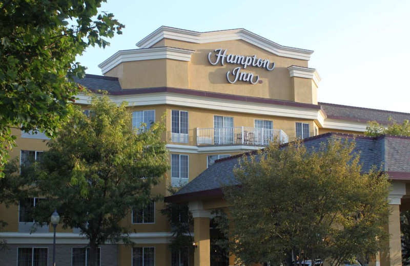 Exterior view of Hampton Inn Holland.