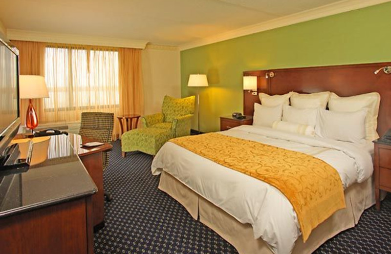 Guest room at Eagle Crest Resort - Marriott Ann Arbor/Ypsilanti.