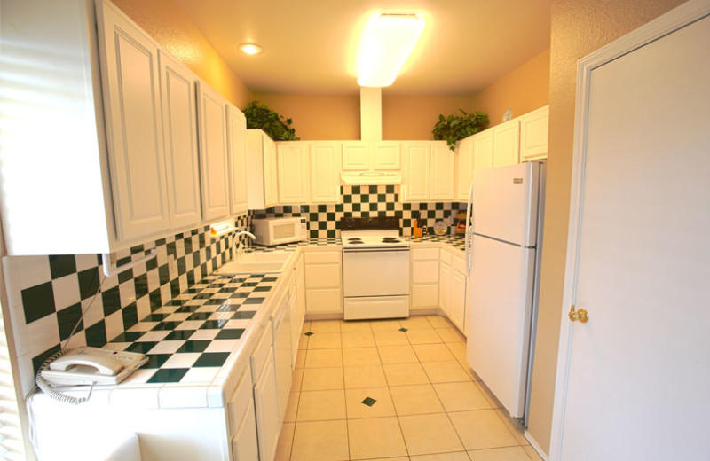 Guest kitchen at Plantation Suites & Conference Center.