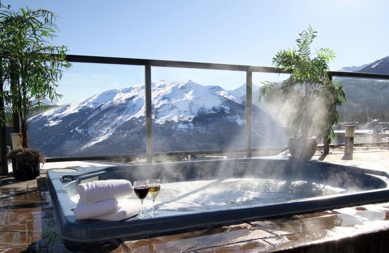 Hot tub at Whistlers Inn.