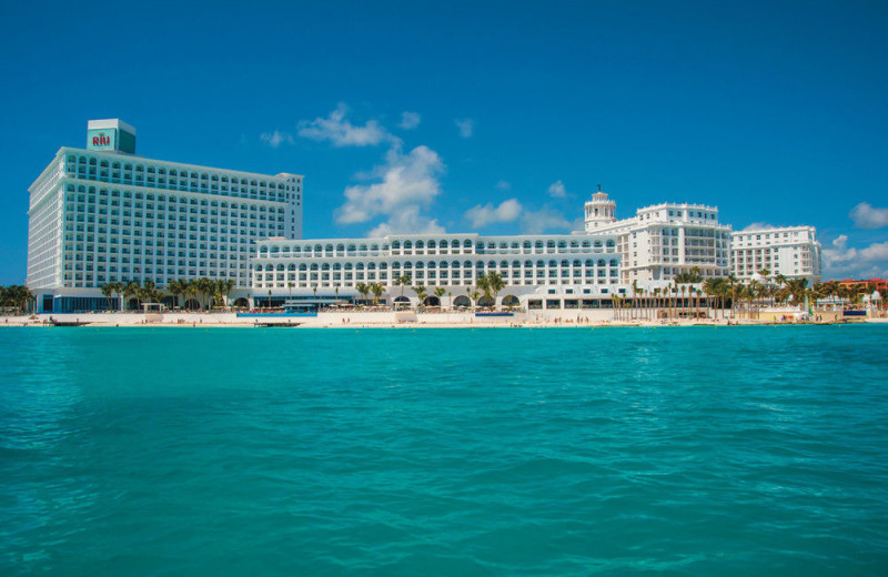 Exterior view of Riu Cancun All Inclusive.