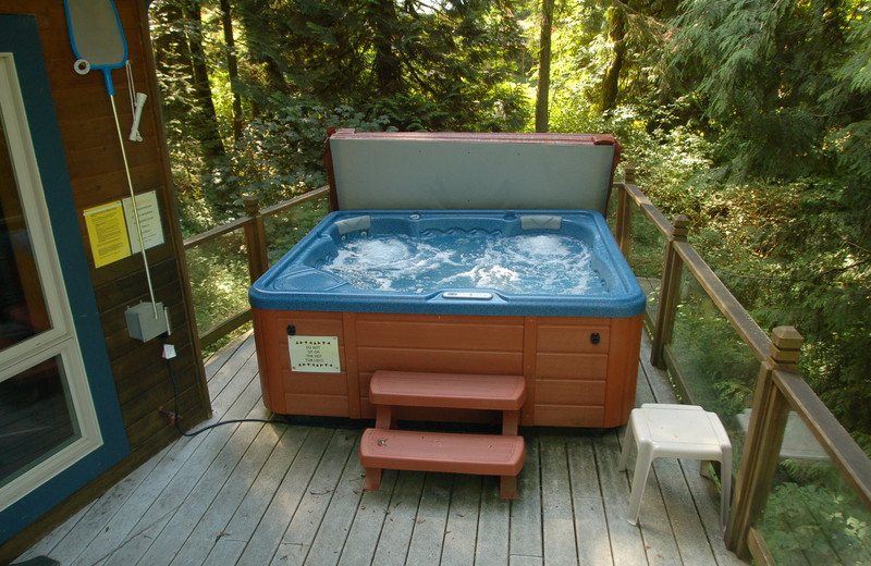 Cabin hot tub at Mt. Baker Lodging.