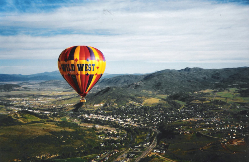 Hot air balloon near Retreatia.com.