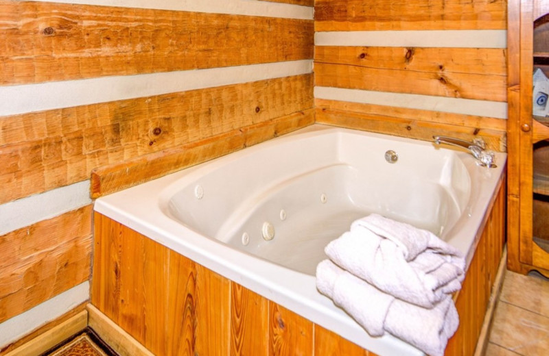 Cabin jacuzzi at TNT Cabin Rentals.