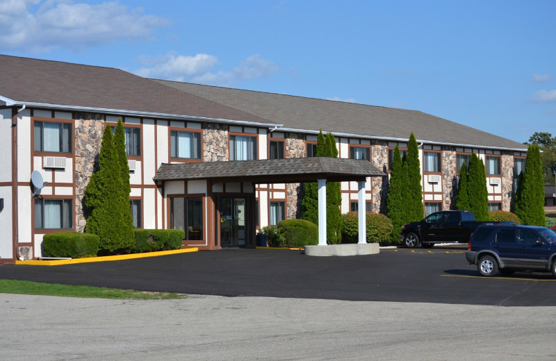 Exterior view of Sky Lodge Inn & Suites.