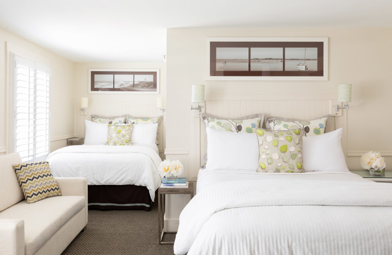 Guest bedroom at Vineyard Square Hotel & Suites.