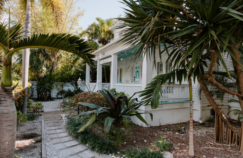 Exterior view of Curry Mansion Inn.