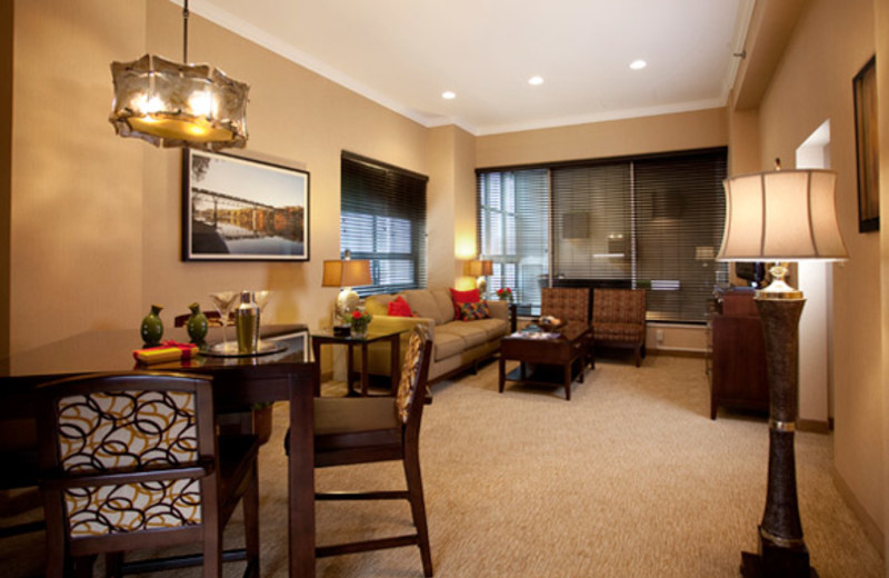 Suite Interior at Crowne Plaza Minneapolis