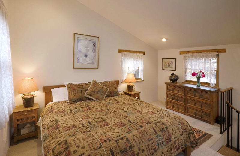 Guest room at Alexander's Inn Bed 