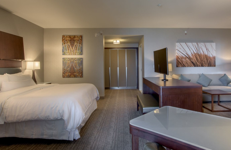 Guest room at Westin Jekyll Island