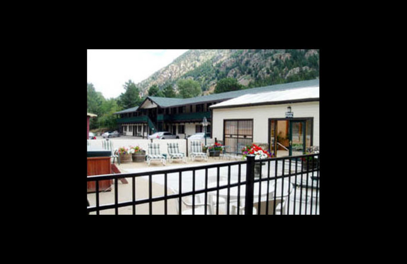 Exterior view of Georgetown Mountain Inn.