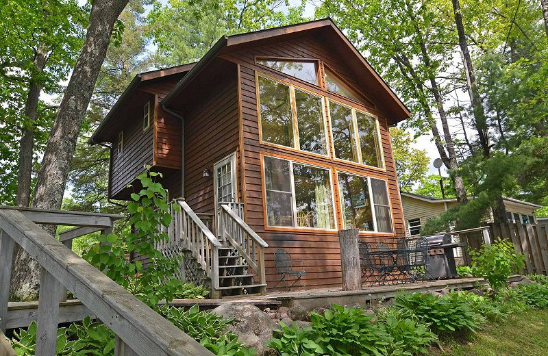 Cabin exterior at Oak Shores Resort.