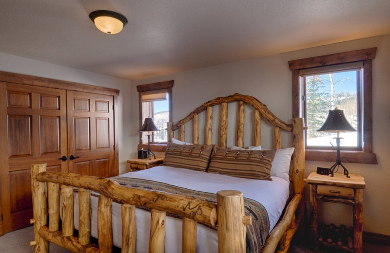 Guest bedroom at Vista Verde Ranch.