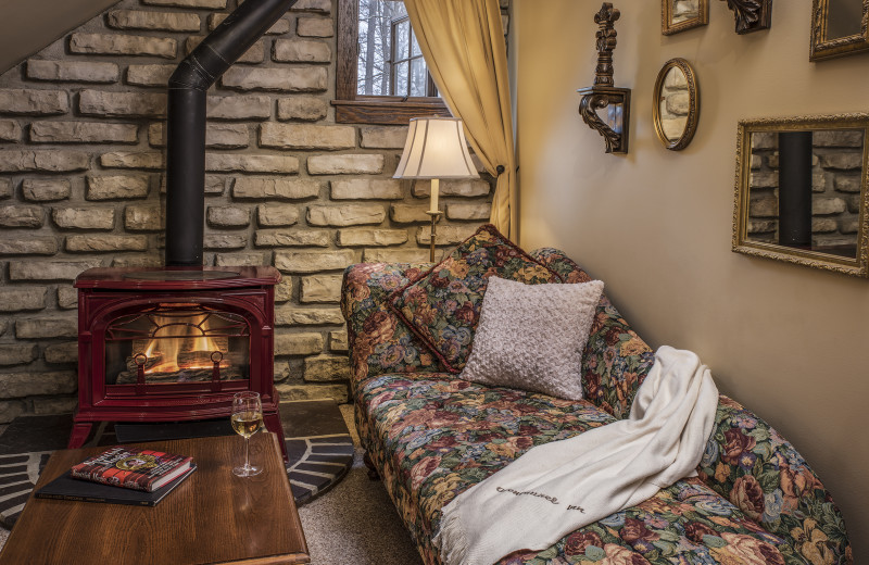 Sitting area in the MacKenzie Suite at Glenlaurel, A Scottish Inn & Cottages.