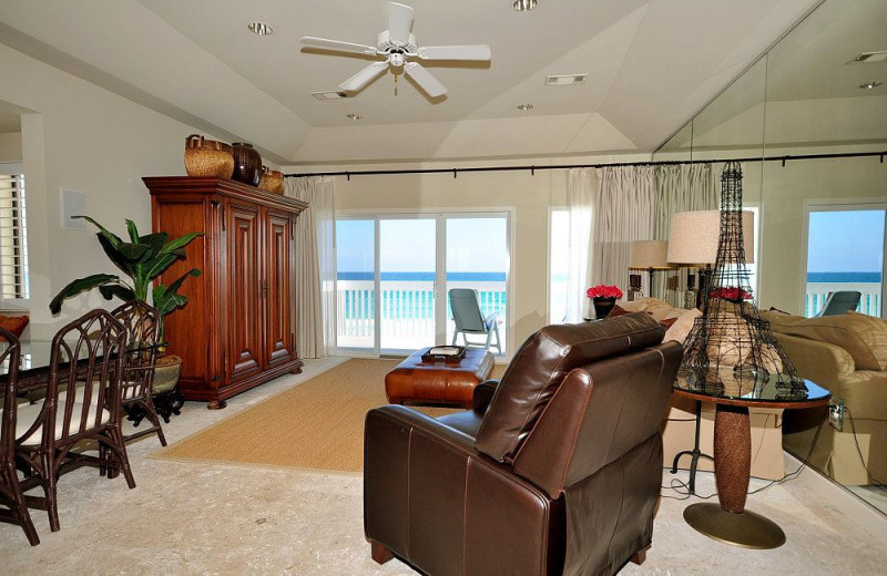 Vacation rental living room at Sandpiper Cove.