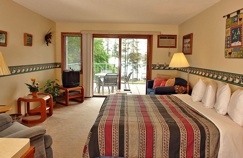 Guest room at The Beacons of Minocqua.