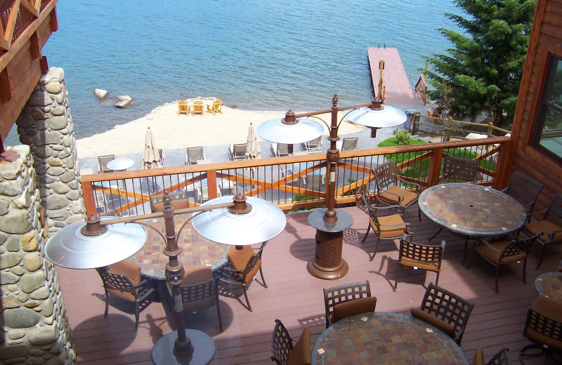 Outdoor patio at The Lodge at Sandpoint.