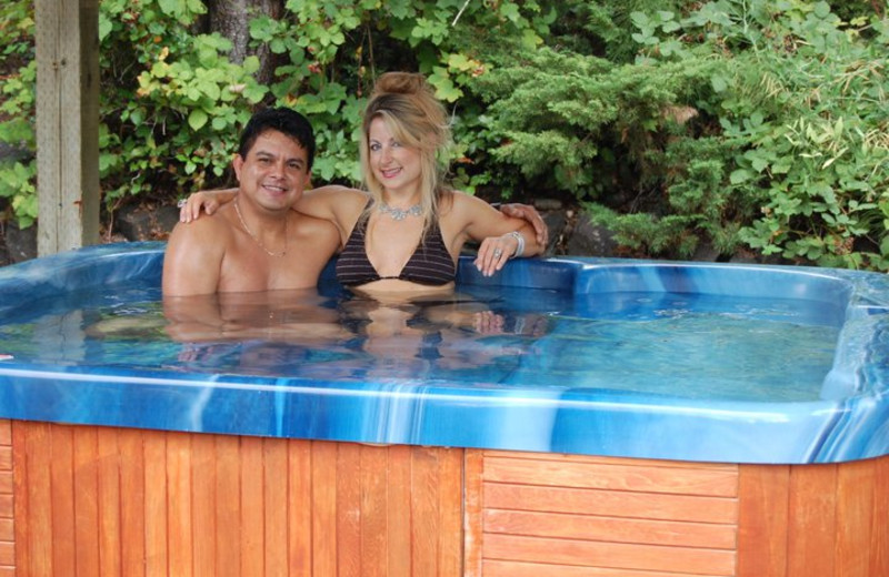 Couple in hot tub at Hood Canal Cottages.