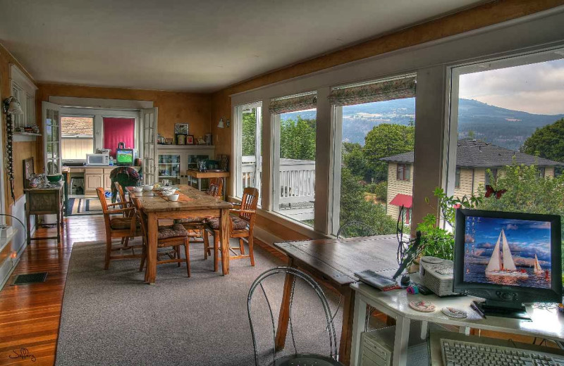 Dining area at Hood River B & B.