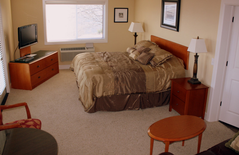 Guest room at Whitney Mountain Lodge.