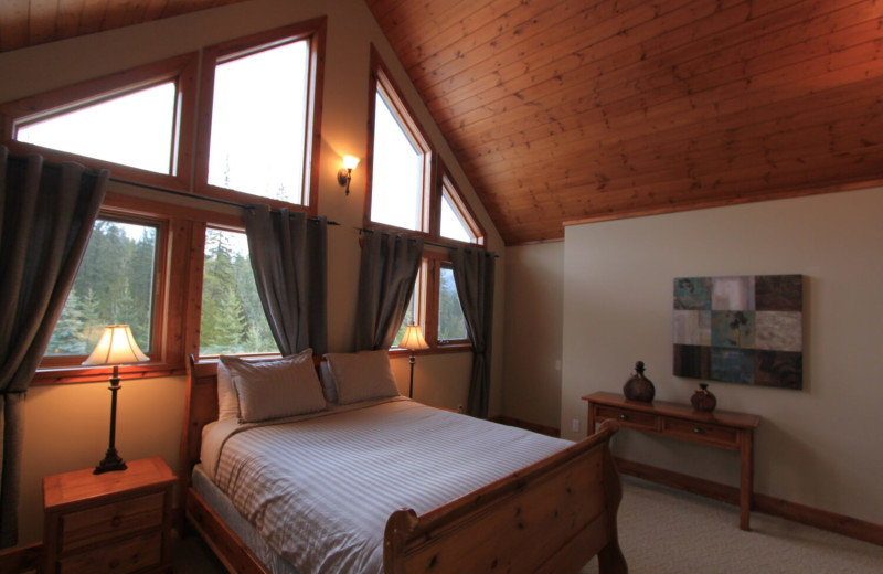 Cabin bedroom at Fernie Central Reservations.