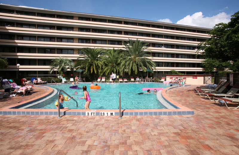 Outdoor pool at Rosen Inn at Pointe Orlando.